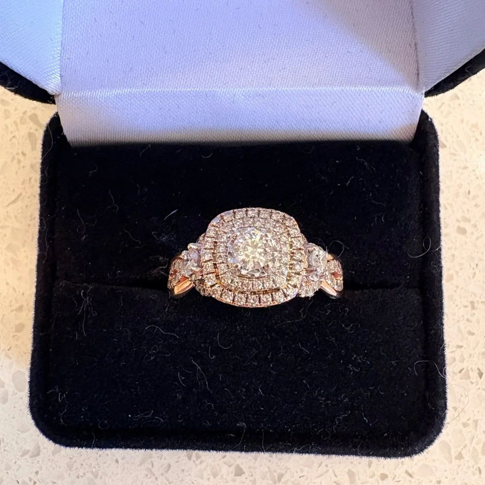 Stunning Diamond Rose Gold engagement Ring - Picture 2 of 9